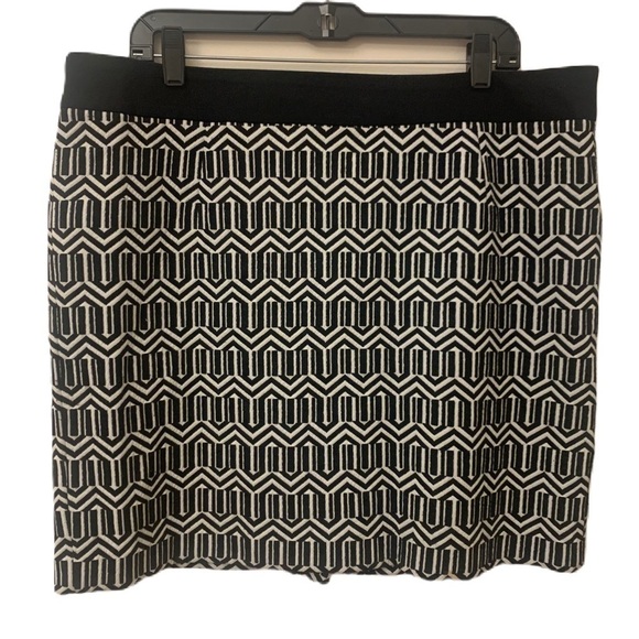 Banana Republic 12P 12 P Skirt Black and White - Picture 2 of 5